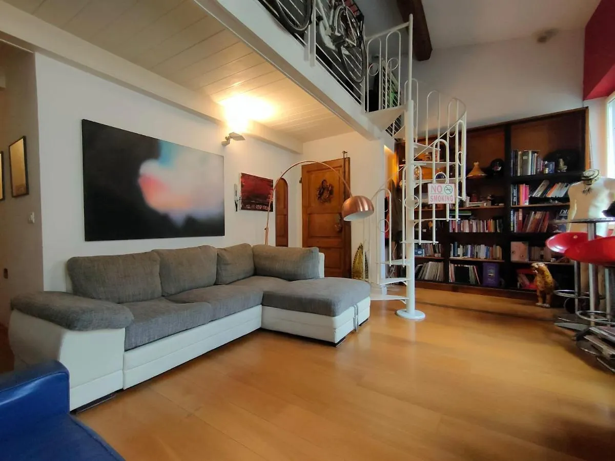 Artistic Apartment Close To Uffizi Florence