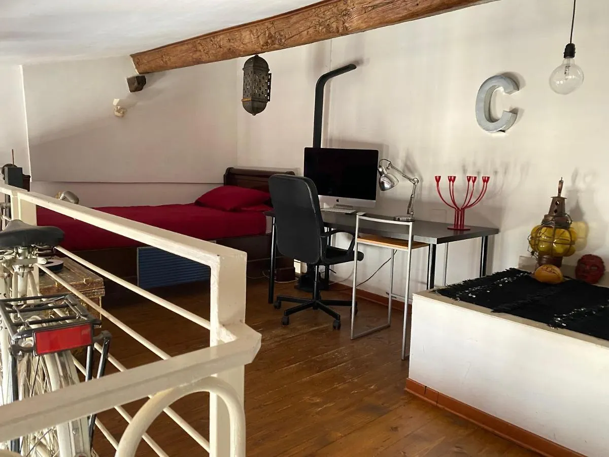 Artistic Apartment Close To Uffizi Florence Italy