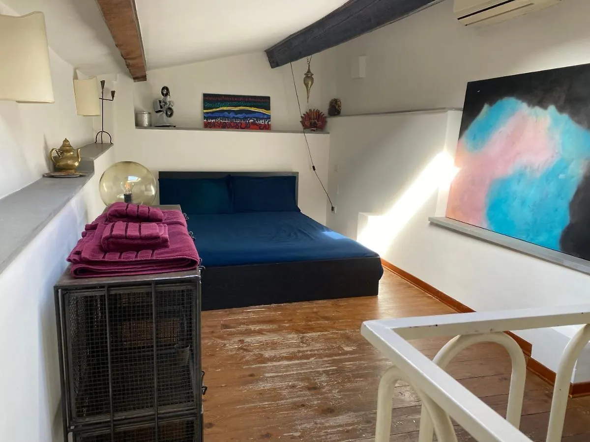 Artistic Apartment Close To Uffizi Florence Italy
