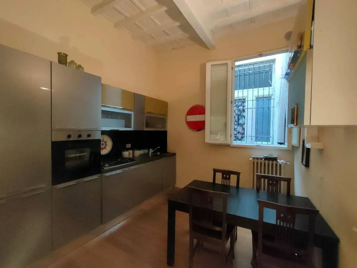 Artistic Apartment Close To Uffizi Florencie
